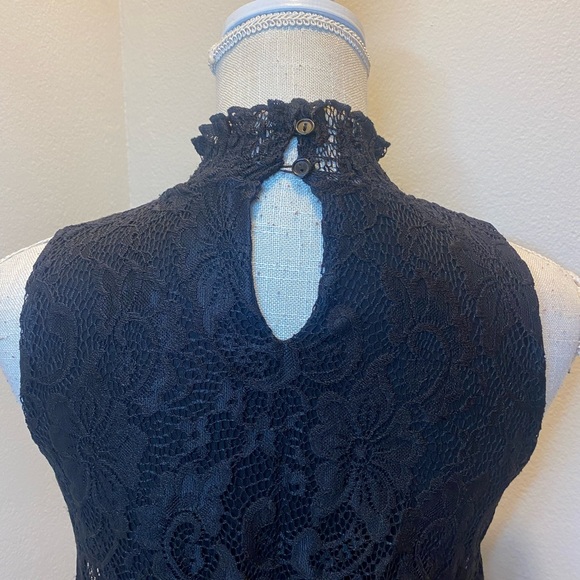 Cable & Gauge Black Lace Overlay Turtleneck Tank Top - Picture 4 of 8